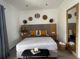 Cactus, serviced apartment in Skiathos Town