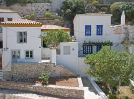 Douskos Citrus Apartments, serviced apartment in Hydra