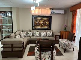 Elegante apartamento cerca del aeropuerto, Garzota, hotel bajet di Guayaquil