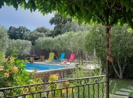 Villa en Provence piscine au calme entre Arles Nîmes Avignon