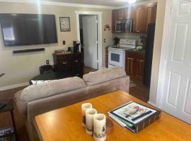 The Fishing Hole - Newly renovated Suite apt 4, appartamento a Bryson City