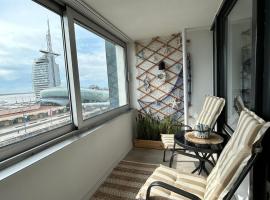 Gem&uuml;tliche Ferienwohnung im Stadtzentrum mit wundervollem Blick, hotel con pileta en Bremerhaven