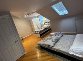 Spacious Family Room in Pickering for 4-5 members-Great Location P2a, hotell i Pickering