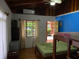 Corcovado Hostel, habitación en casa particular en Puerto Jiménez
