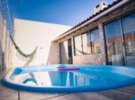 Casa Areal,1 Suíte, 2 Quartos Climatizados, piscina e Estacionamento 2 carros