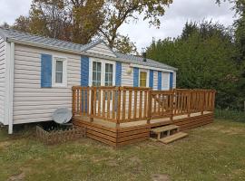 Mobil-home dans camping municipal, camping in Kermaria-Sulard