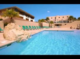 Location d’un Superbe appartement avec piscine, hotel in Roquebrune-sur-Argens