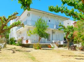 &Kappa;&omega;&nu;&sigma;&tau;&alpha;&nu;&tau;ί&nu;&omicron;&sigmaf; Έ&lambda;&epsilon;&nu;&alpha; Studios, hotel com estacionamento em Pefki