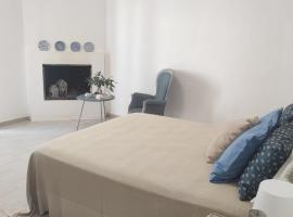 SUITE HOME VIA ROMA, hotell sihtkohas SantʼAntonio Abate