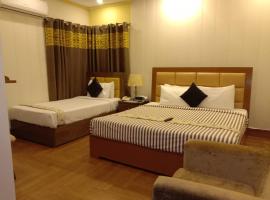 EXPRESS HOTEL โรงแรมใกล้สนามบินนานาชาติอัลลามา อิกบาล - LHEในลาฮอร์