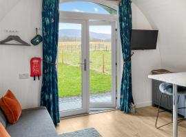 Bombie Glamping Pod, hotel with parking in Cromdale