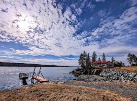 Lobster Pound Beach House, къща тип котидж в Hancock