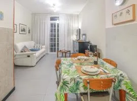 2 Bedroom Stunning Apartment In Genova