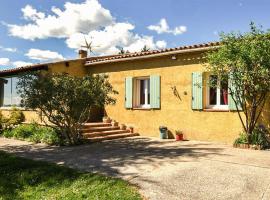 Pet Friendly Home In La Bastide-des-jourdans With Private Swimming Pool, Can Be Inside Or Outside: La Bastide-des-Jourdans şehrinde bir otel