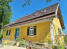 Landhaus Hideaway Ruheoase Pool, хотел с паркинг в Pirching am Traubenberg