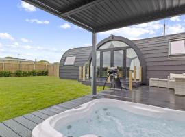 Choller Lodges - The Barn House With Hot Tub, hotell i Arundel