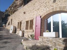 Studio troglodyte en Provence, Hotel in Cornillon-Confoux