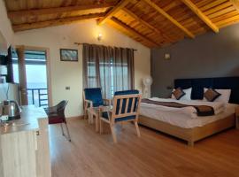 ๋ฌดํฌํ
์์๋ฅด์ ์์นํ ํธํ
Woodpecker's nest by lake & woods