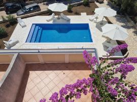 Rooms Gordy in the Center Novalja with Pool, hotel in Novalja