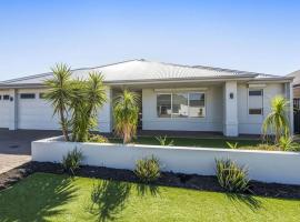 Beautiful, luxury and spacious house in Byford, holiday home in Byford