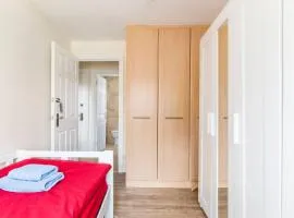 Popular Guest House - London - Gatwick - PRUH - Free Parking - Train from London Bridge"