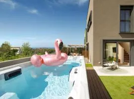 "CASA BELLA VITA" with large SPA and counter-current swimming near the beach!