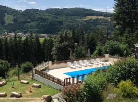 Camping du Château, hotel with parking in Granges-sur-Vologne