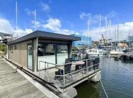 2 Bedroom Lovely Ship In Hellevoetsluis