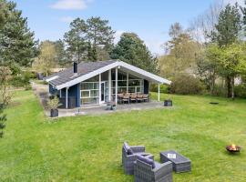 4 Bedroom Beautiful Home In Kalundborg, готель у місті Калуннборґ