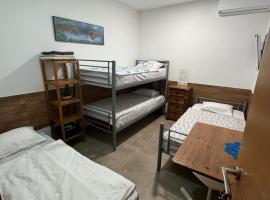 Cozy room next to el prat airport, campeggio a El Prat de Llobregat