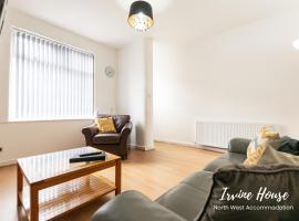 Irvine Contractor Accommodation, holiday home in Leigh