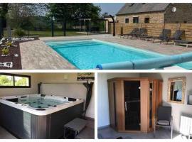 La Miltière, maison avec piscine, spa et sauna: Isigny-le-Buat şehrinde bir otel