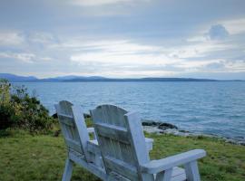 Oceanside D-B Family Cottages, holiday home in Ellsworth