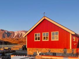 Lofoten Ocean View - Sandøy Gård、Sandの駐車場付きホテル