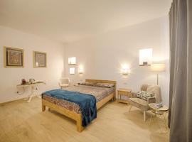 Cozy guest house Downtown, family hotel in Olbia