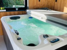 Maison complète Gite Chez Nounou sauna jacuzzi jardin arboré:  bir ucuz otel