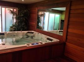 La Maison des Rois - Avec Jardin et Jacuzzi, hotell med parkeringsplass i Rueil-Malmaison