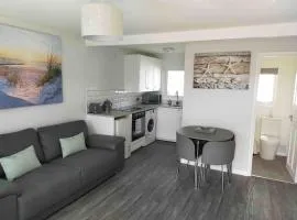 California Sands - 2 x Modern Two Double Bedroom Chalets - short stroll to the beach - nr Great Yarmouth & Norfolk Broads