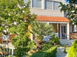 Vila M Vera Rooms with kitchen and Apartments, בית חוף בדורס