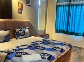 Luxury apartment near expo: Greater Noida şehrinde bir otel