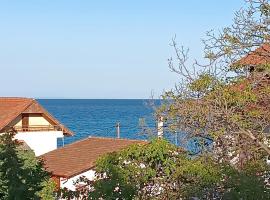 Niki Apartments Sea View Attic, hotel em Platamon