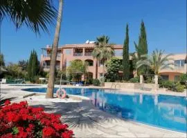 Großes Apartment in idyllischer Anlage, strandnah in Mandria, Paphos