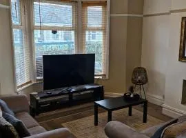 Three Bedroom Apartment with Roof Terrace Near City Centre