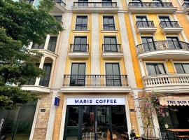 MARIS HOTEL SẦM SƠN, lägenhetshotell i Sầm Sơn