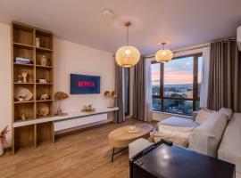 Marina Varna Apartment-2BDR at South Bay Complex, хотел с паркинг във Варна