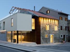 VENEZIANA Boutique Hotel Superior، فندق مع أحواض استحمام ساخنة في كوبر