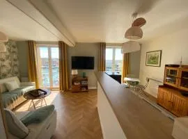 Nouvel établissement avec ASCENSEUR, 3 appartements lumineux vue port avec balcon, 200m de la mer, service netflix, WIFI FIBRE, ménage inclus, serviettes et draps