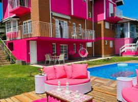 Pousada Pink Village, viešbutis Kampos do Žordaune, netoliese – Itapeva Peak