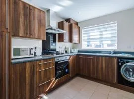 Modern Semi detached in a quiet location, Driveway parking
