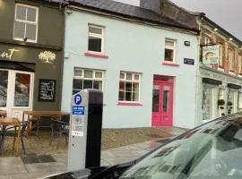 Pink door house in Clifden